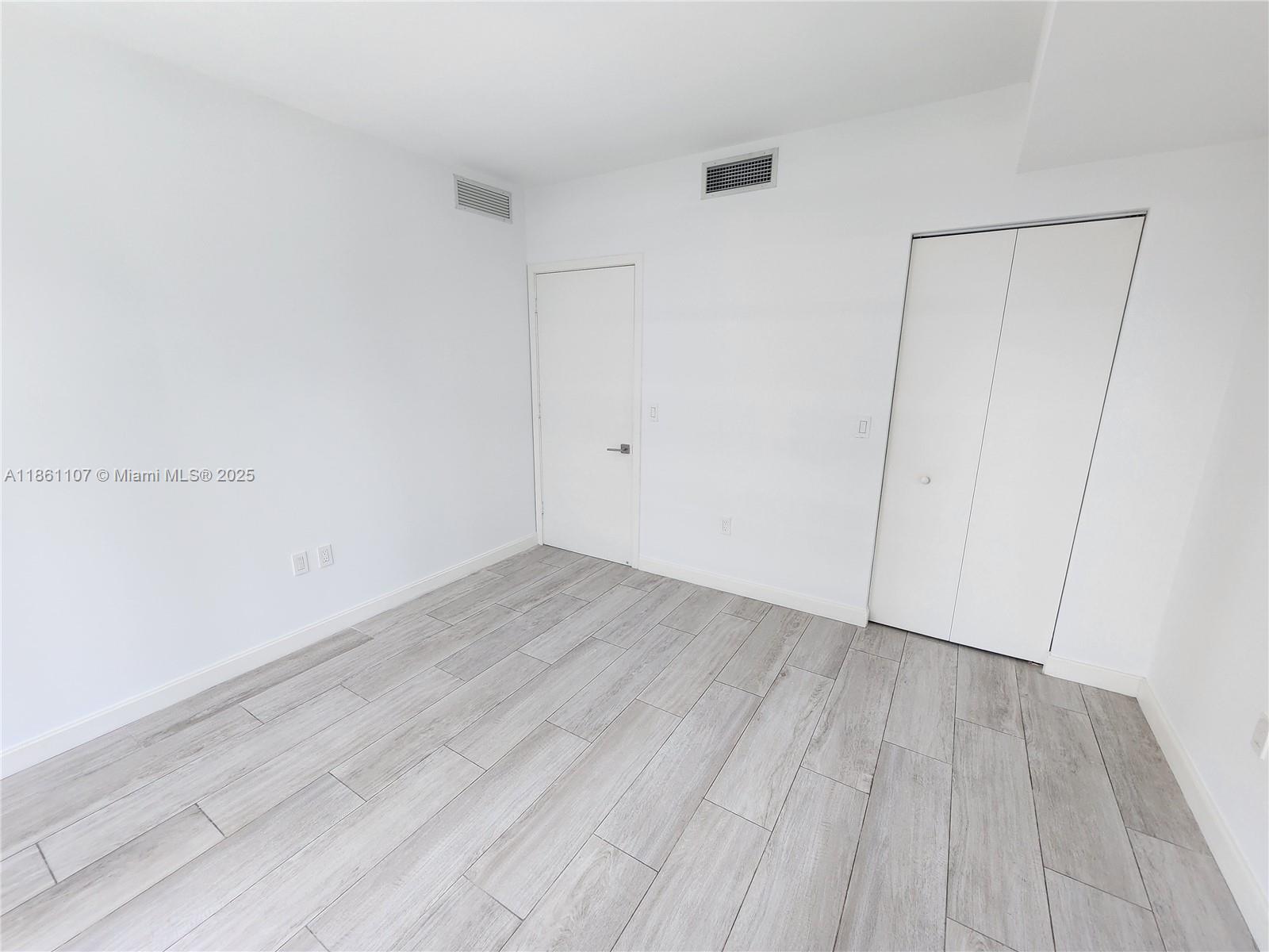 55 SW 9th St #1402, Miami FL 33130