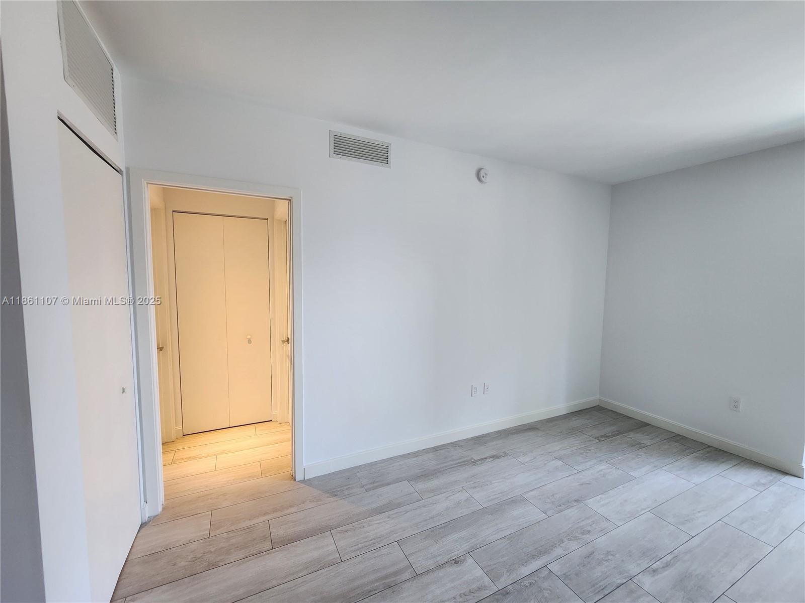55 SW 9th St #1402, Miami FL 33130