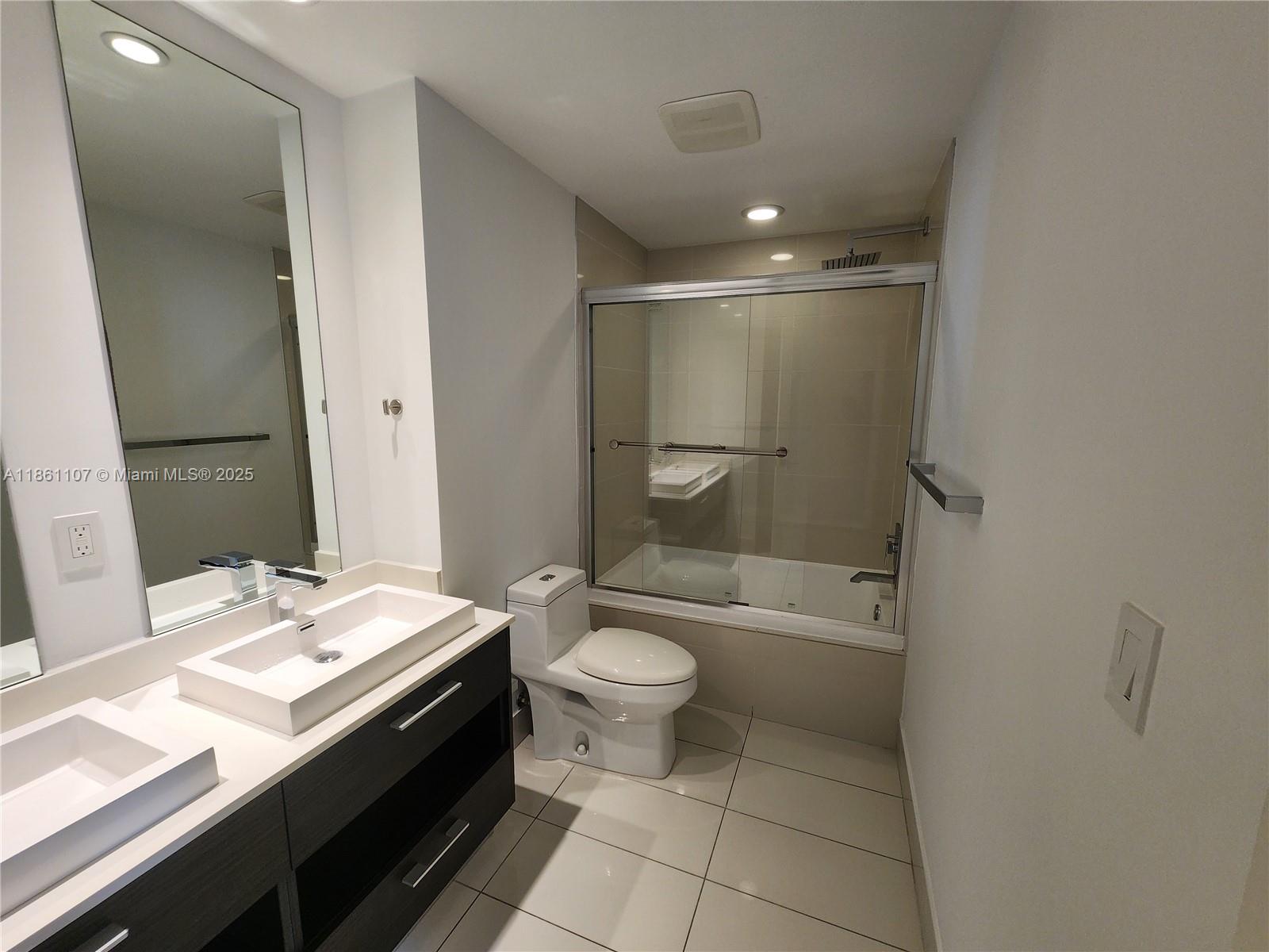55 SW 9th St #1402, Miami FL 33130