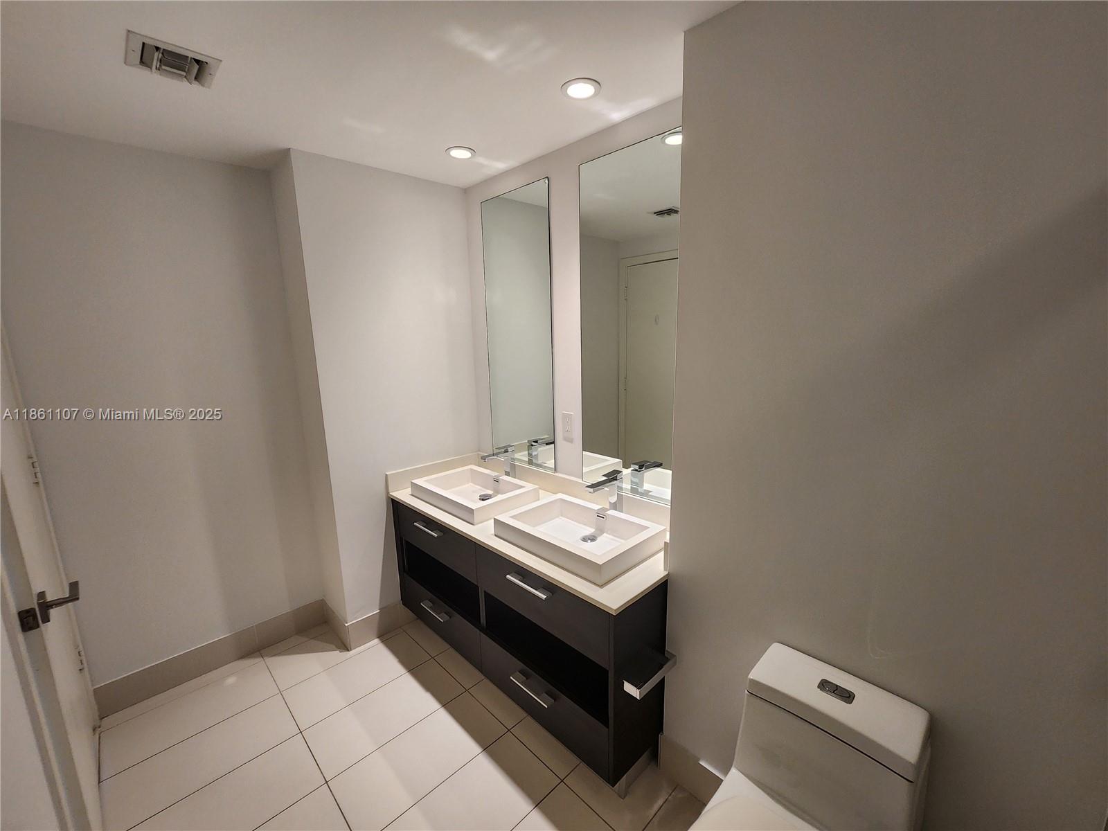55 SW 9th St #1402, Miami FL 33130