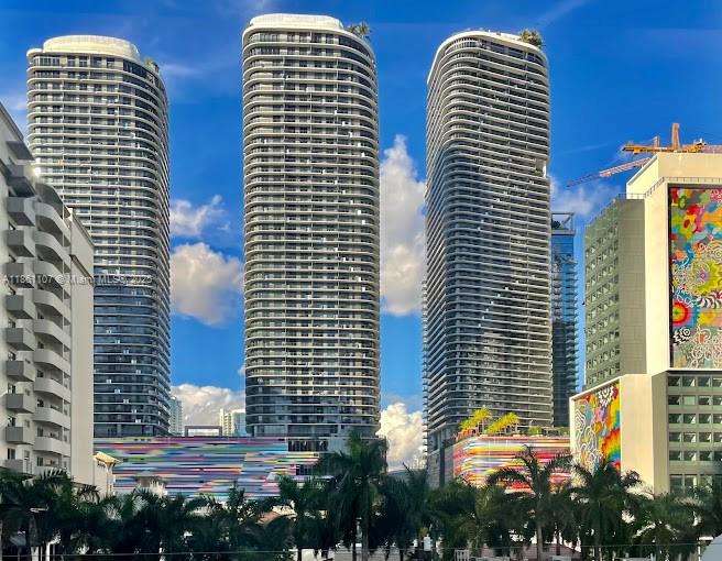 55 SW 9th St #1402, Miami FL 33130