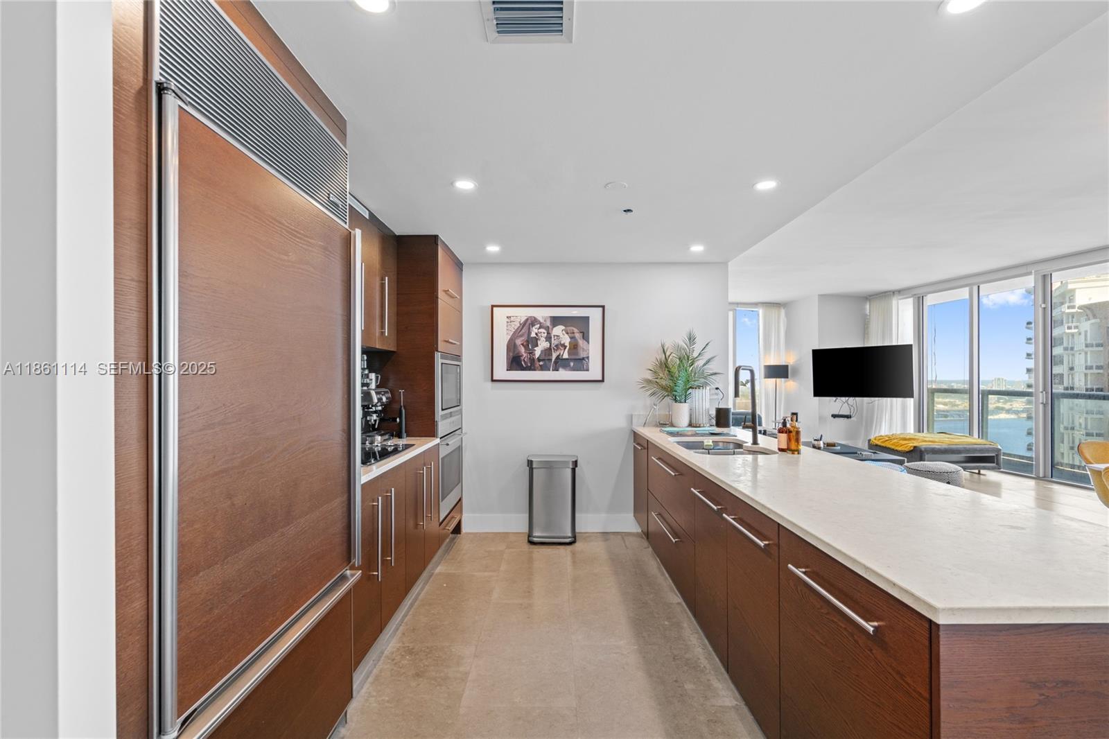 465 Brickell Ave #3201, Miami FL 33131