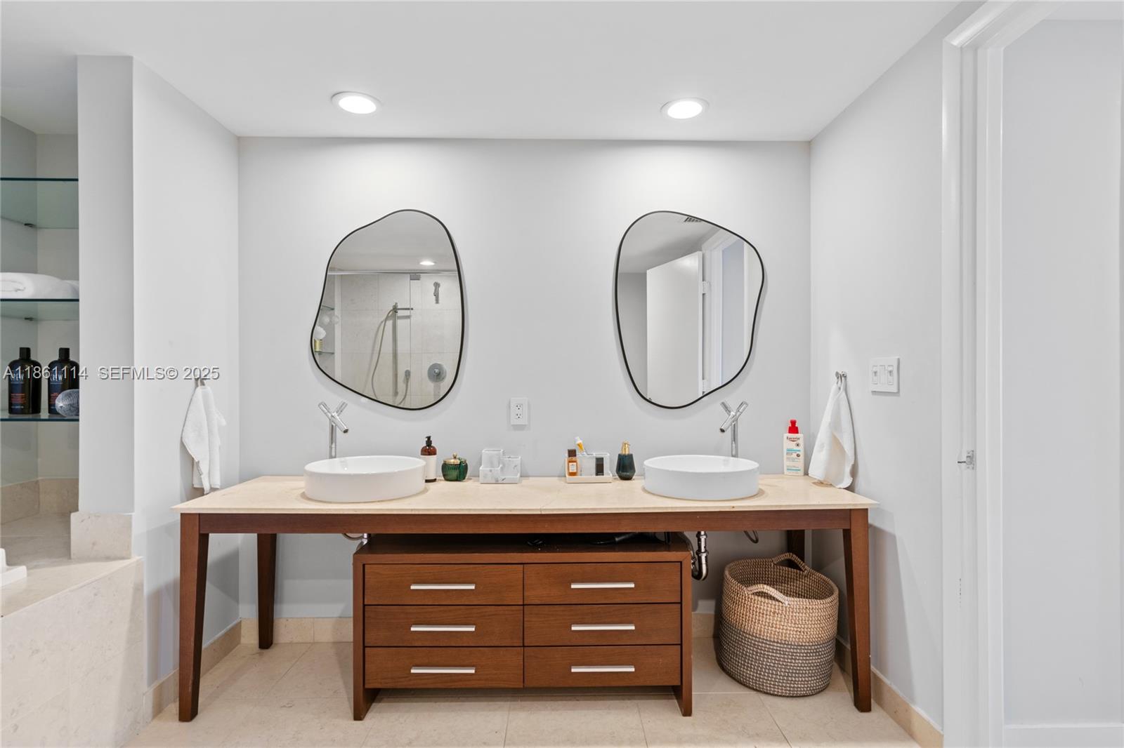 465 Brickell Ave #3201, Miami FL 33131