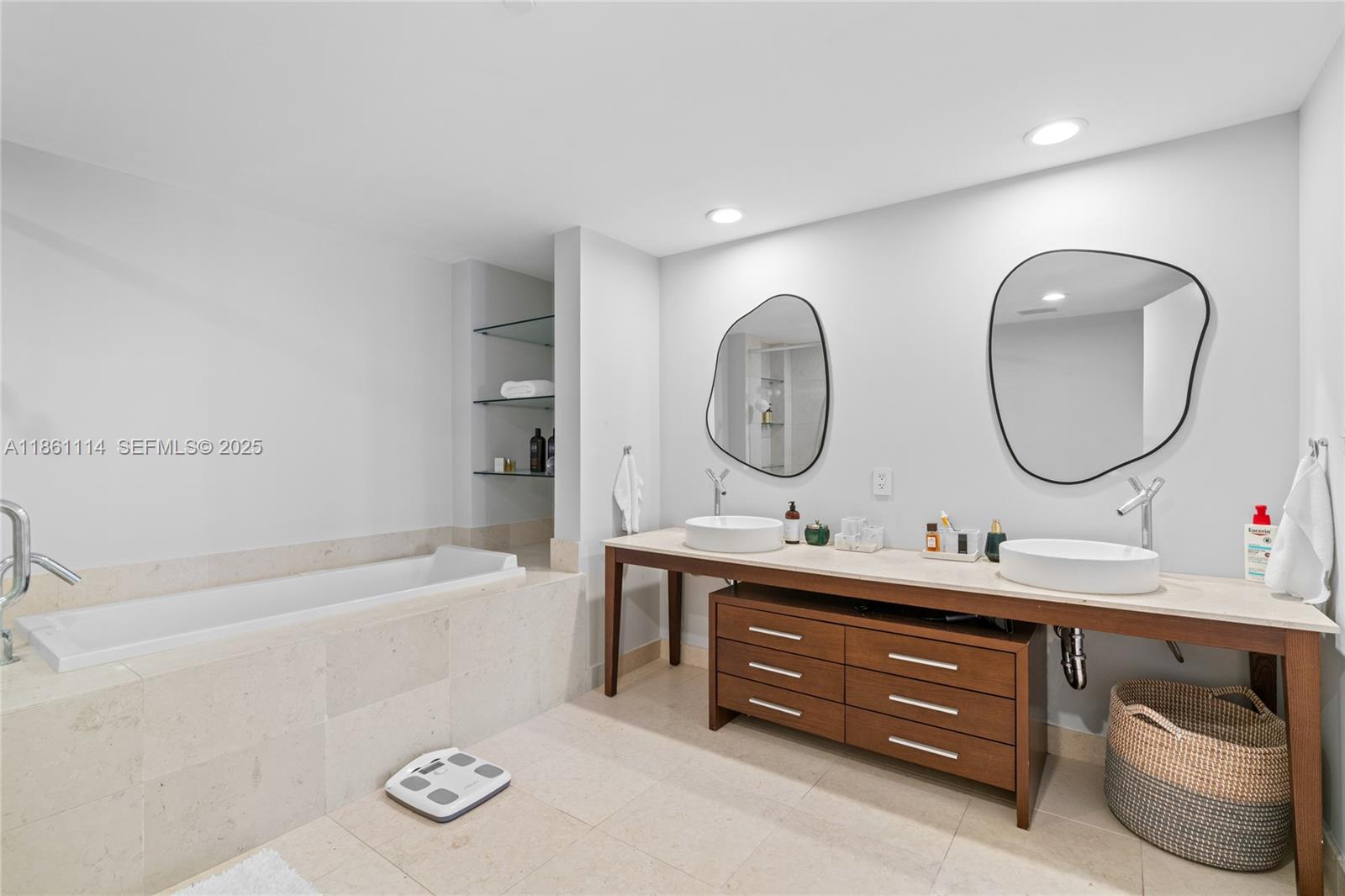 465 Brickell Ave #3201, Miami FL 33131