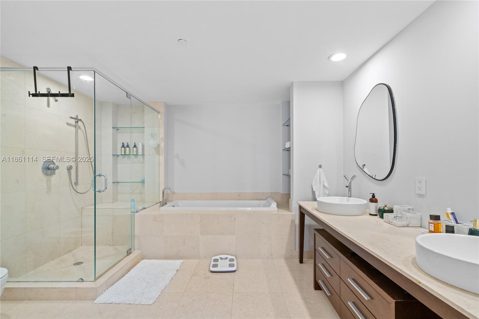 465 Brickell Ave #3201, Miami FL 33131