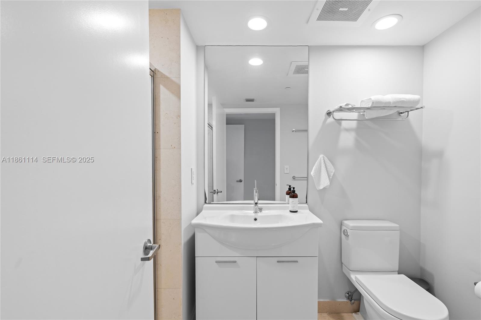 465 Brickell Ave #3201, Miami FL 33131
