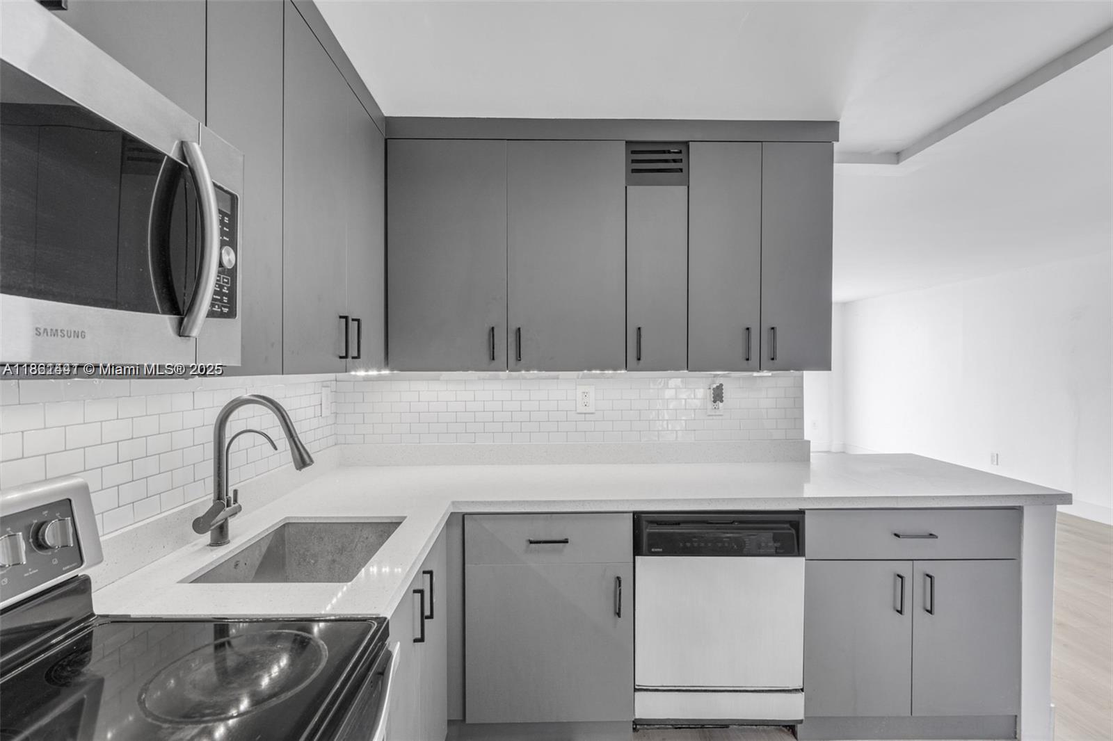 6900 Bay Dr #11F, Miami Beach FL 33141