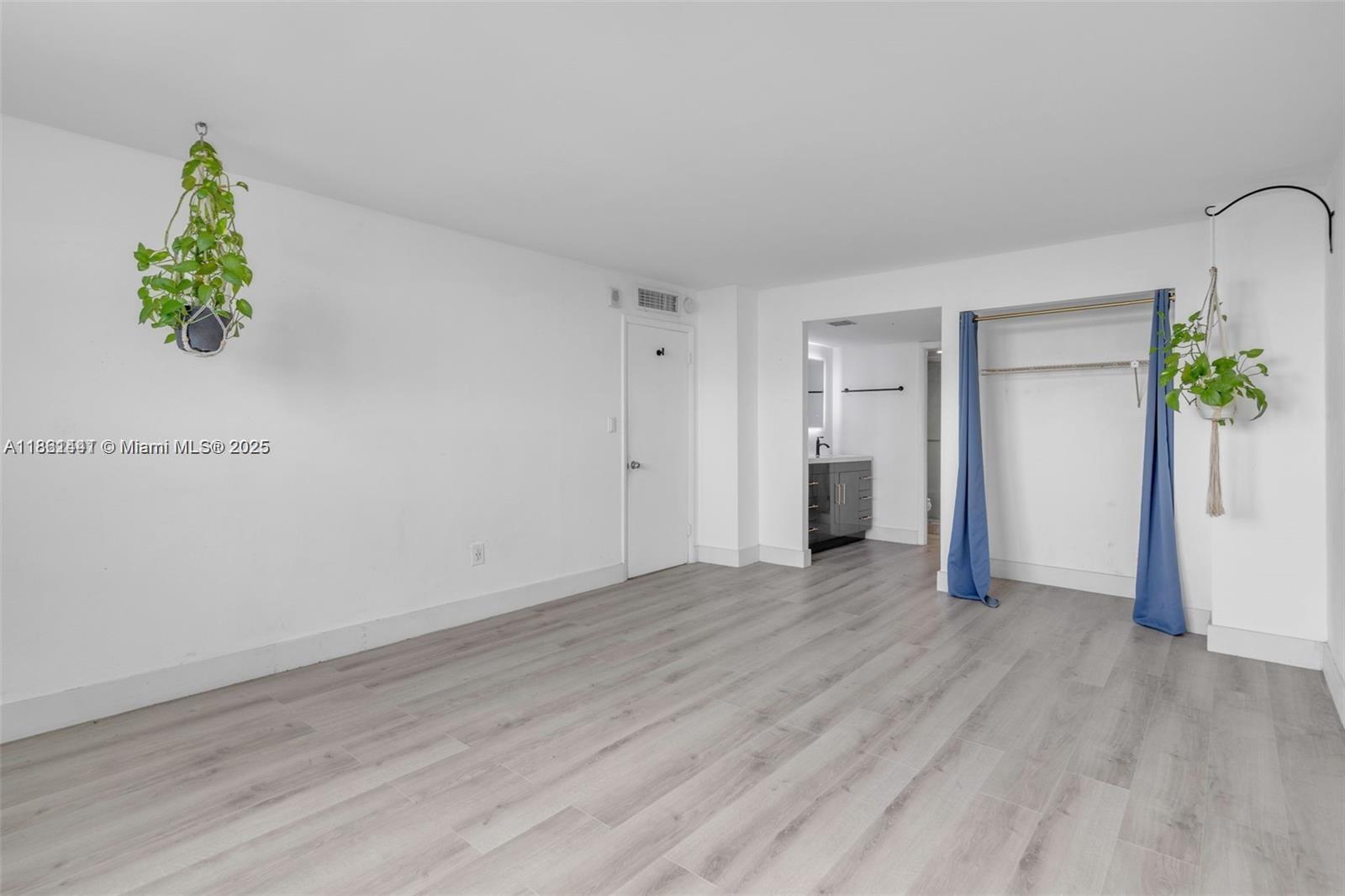 6900 Bay Dr #11F, Miami Beach FL 33141