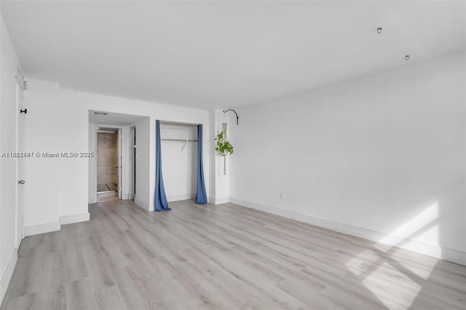 6900 Bay Dr #11F, Miami Beach FL 33141