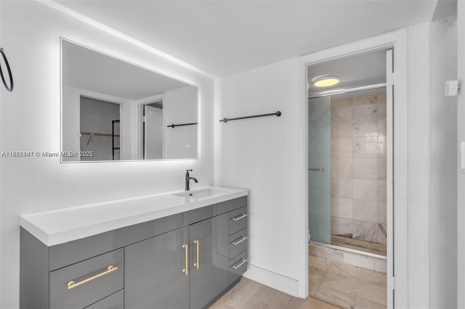 6900 Bay Dr #11F, Miami Beach FL 33141