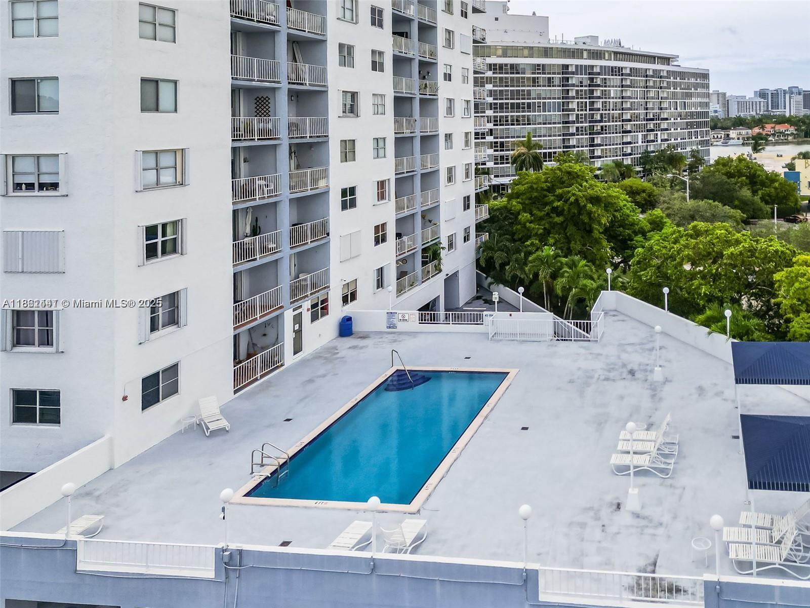 6900 Bay Dr #11F, Miami Beach FL 33141