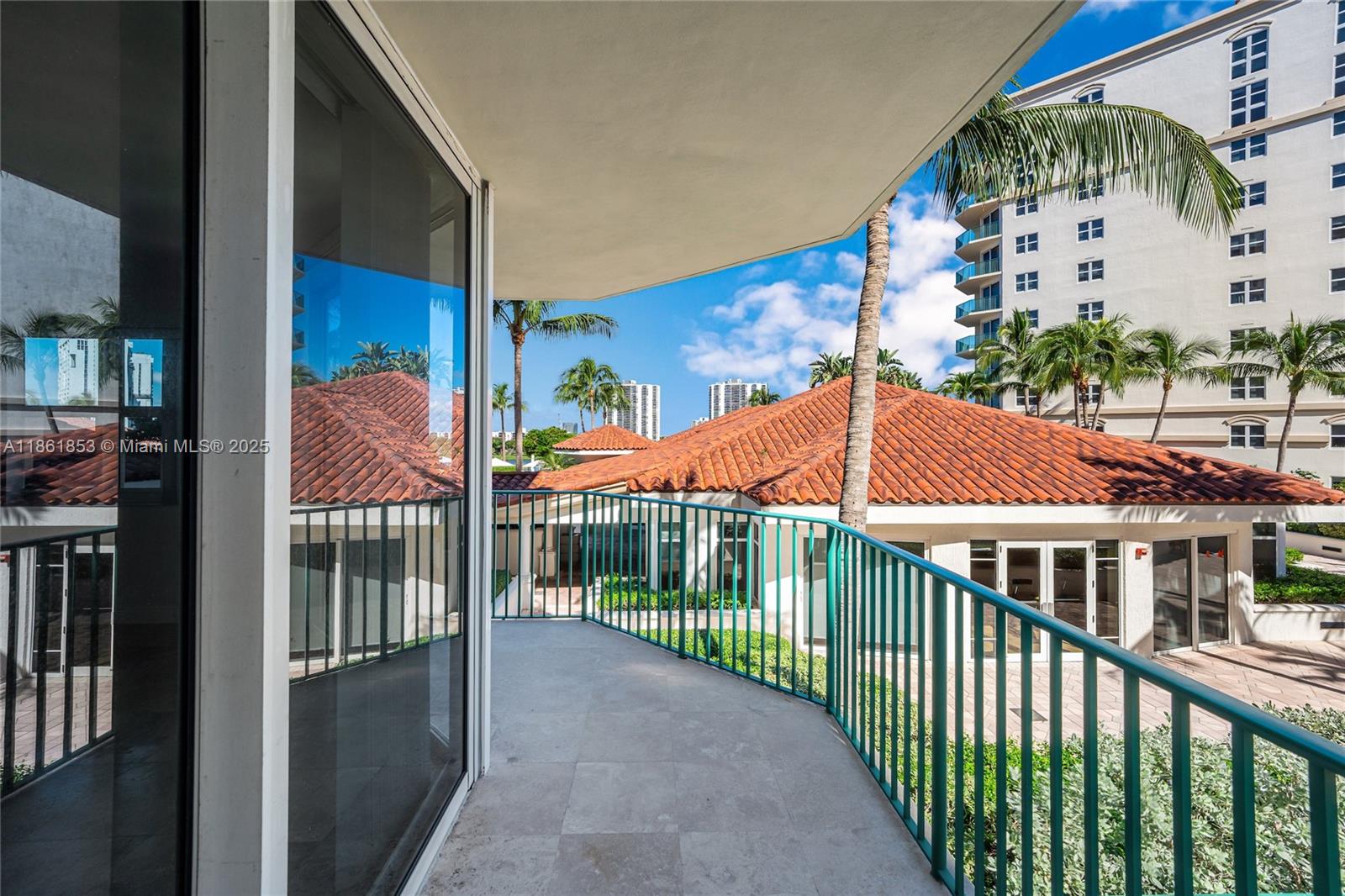 19900 E Country Club Dr #612, Aventura FL 33180