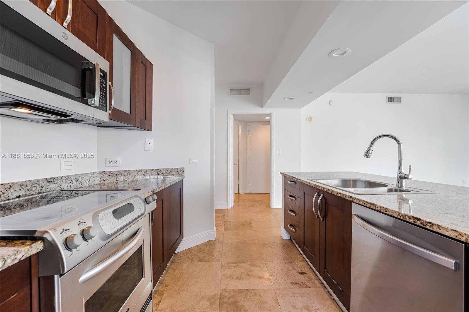19900 E Country Club Dr #612, Aventura FL 33180