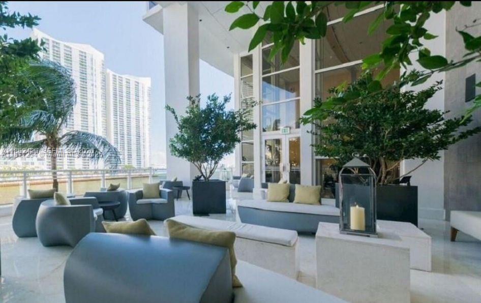 901 Brickell Key Blvd #2701, Miami FL 33131