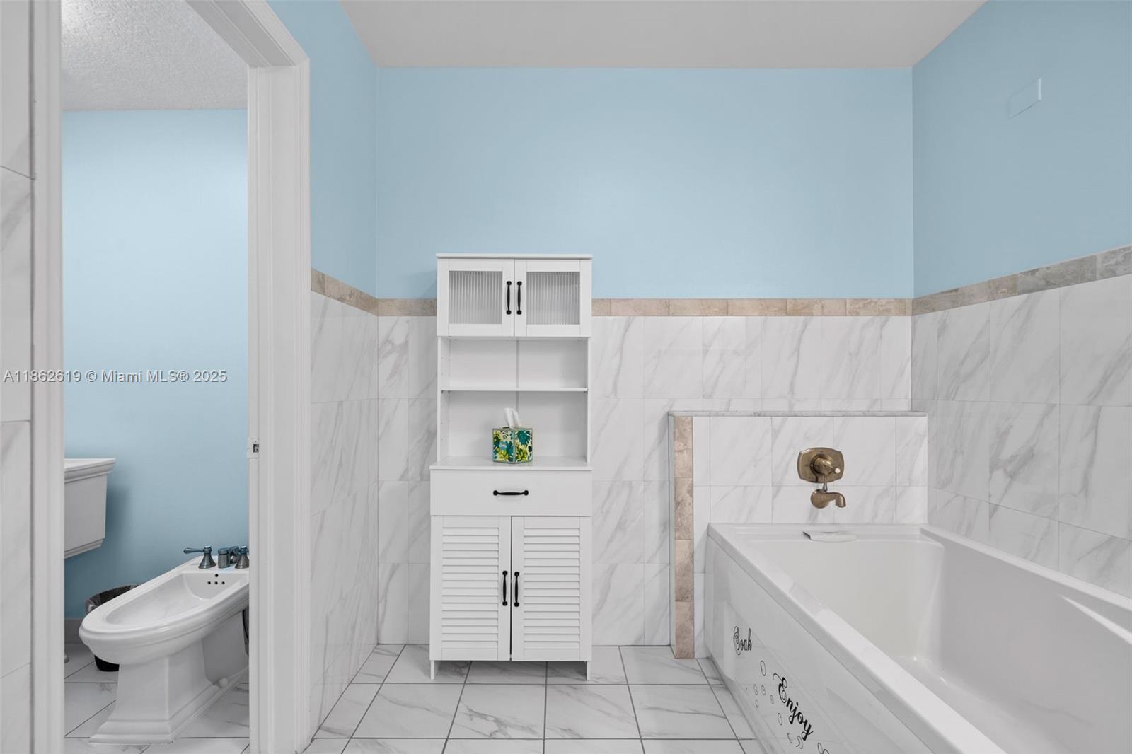 311 N Surf Rd #311, Hollywood FL 33019