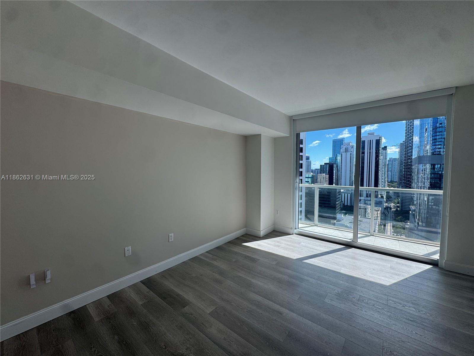 55 SE 6th St #3004, Miami FL 33131