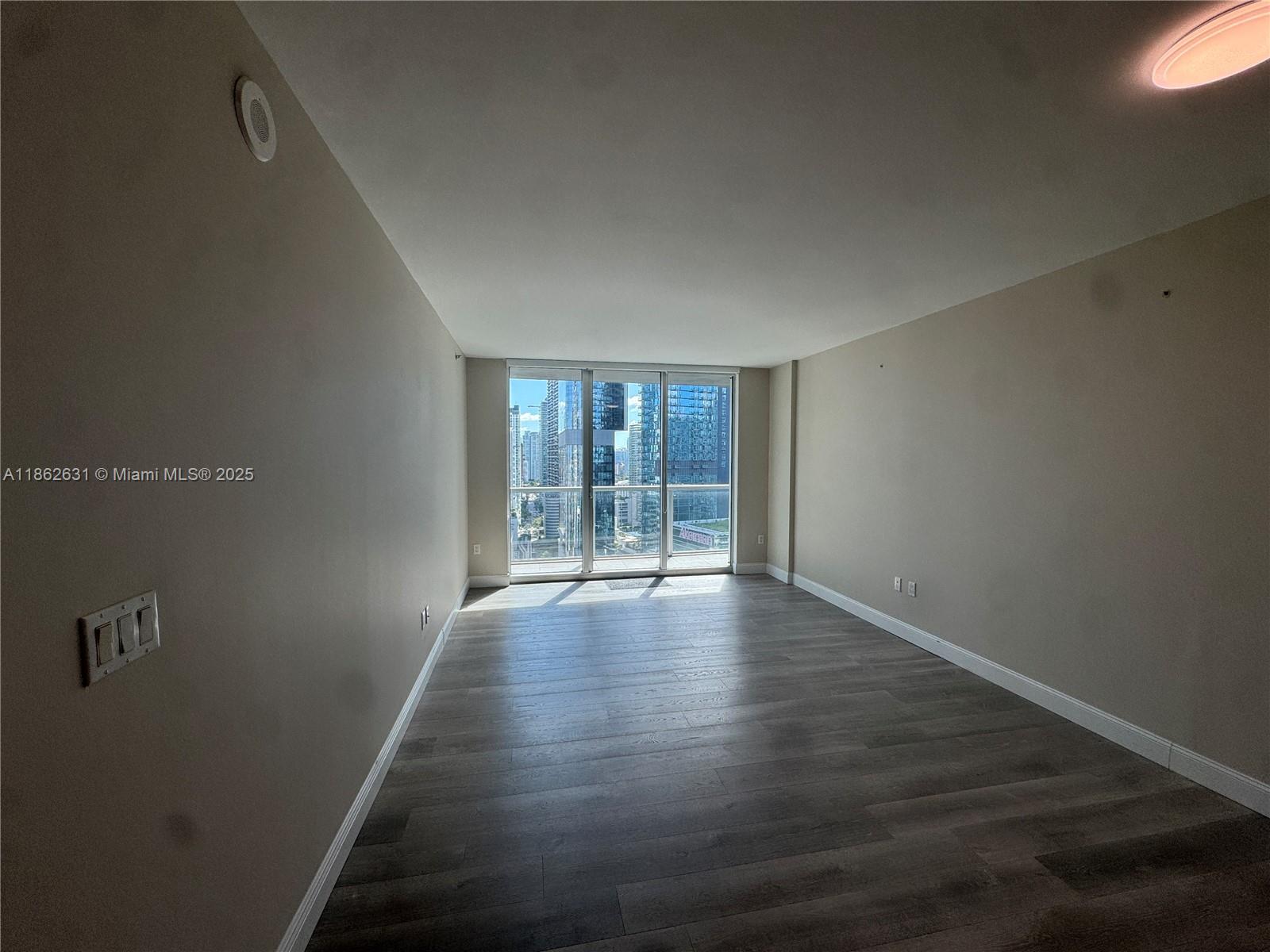 55 SE 6th St #3004, Miami FL 33131