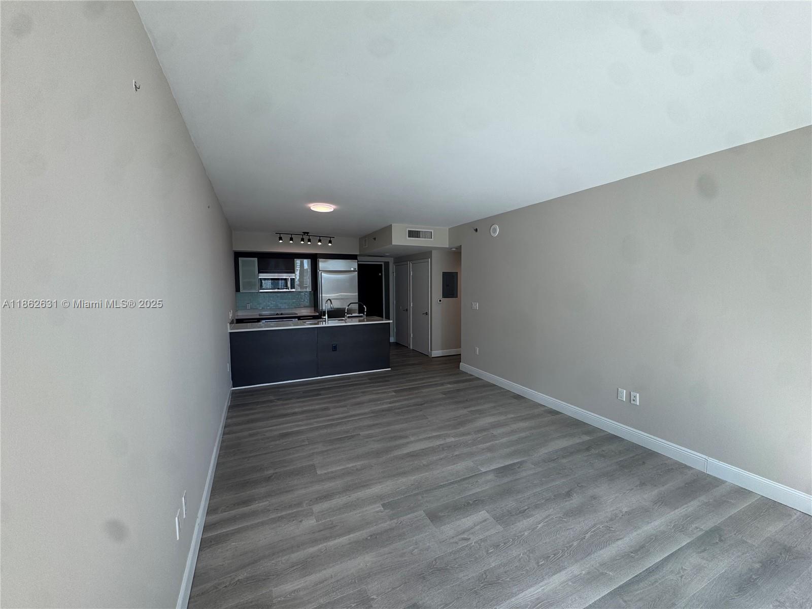 55 SE 6th St #3004, Miami FL 33131