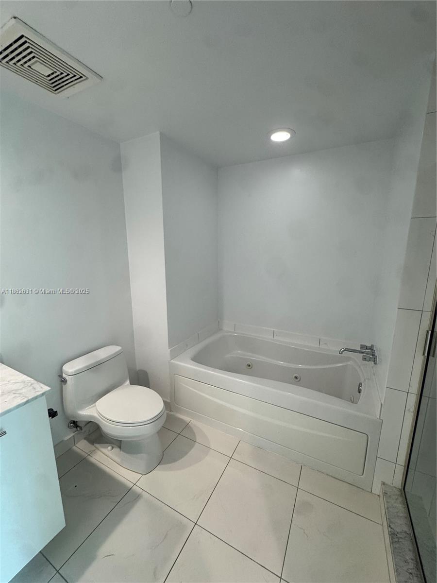 55 SE 6th St #3004, Miami FL 33131