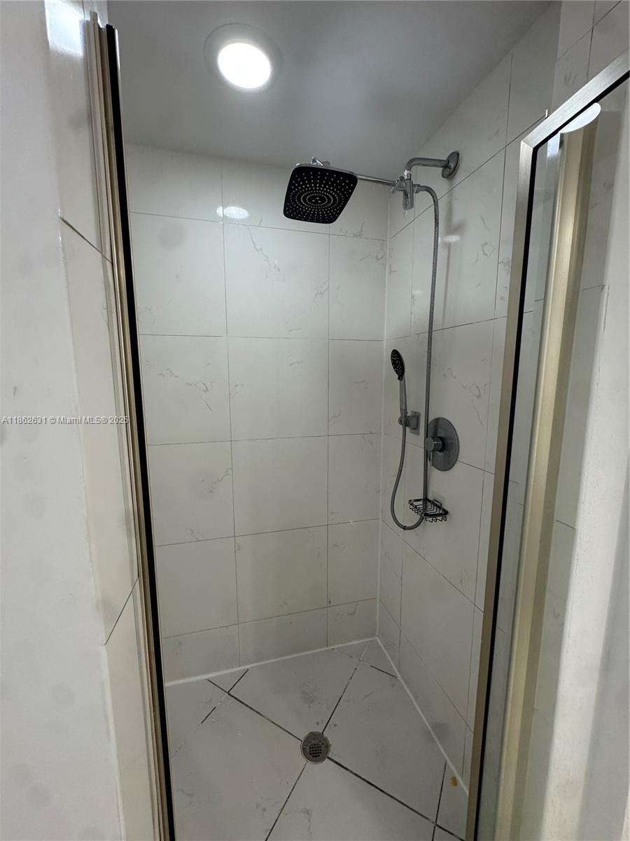 55 SE 6th St #3004, Miami FL 33131