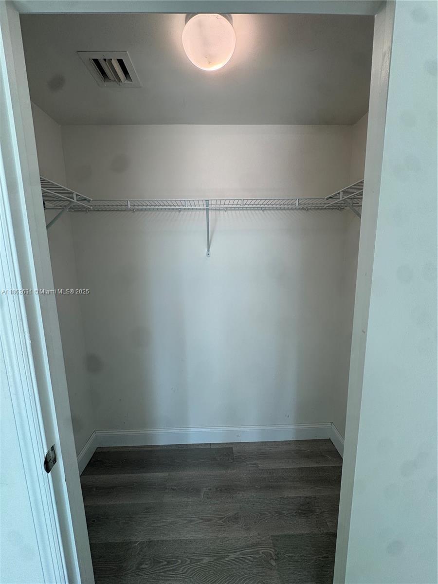 55 SE 6th St #3004, Miami FL 33131