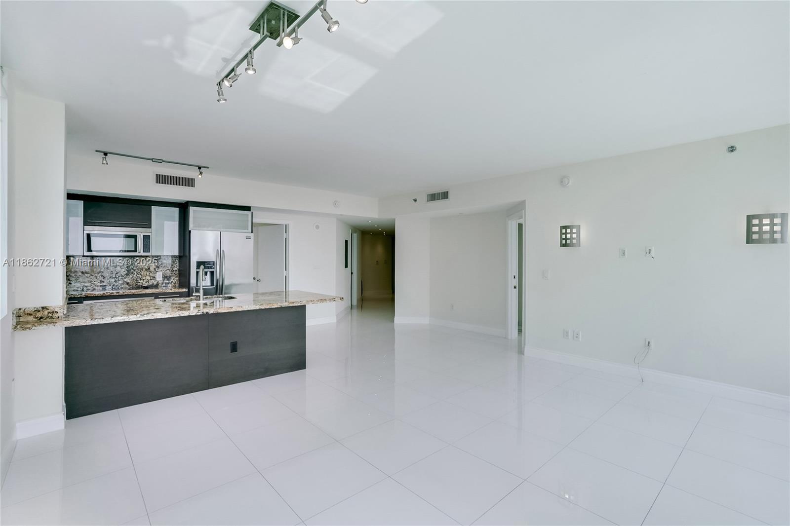 500 Brickell Ave #2702, Miami FL 33131