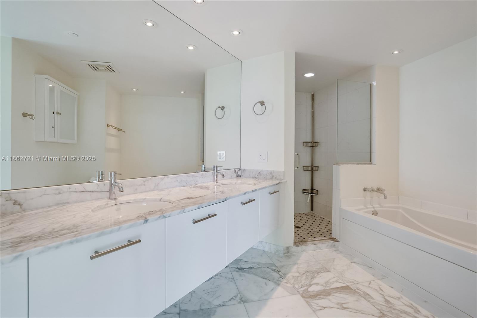 500 Brickell Ave #2702, Miami FL 33131