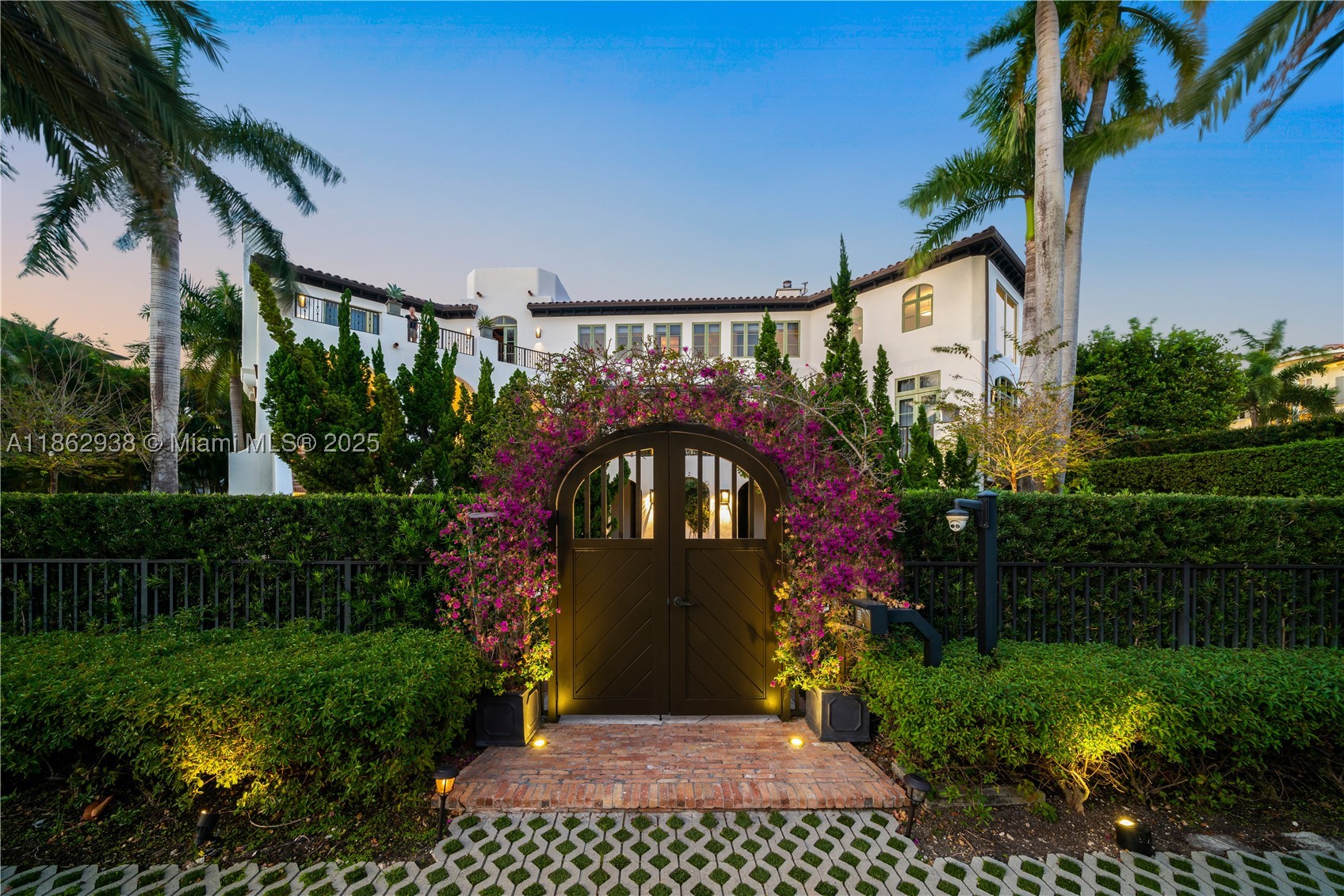 3305 S Moorings Way, Miami FL 33133