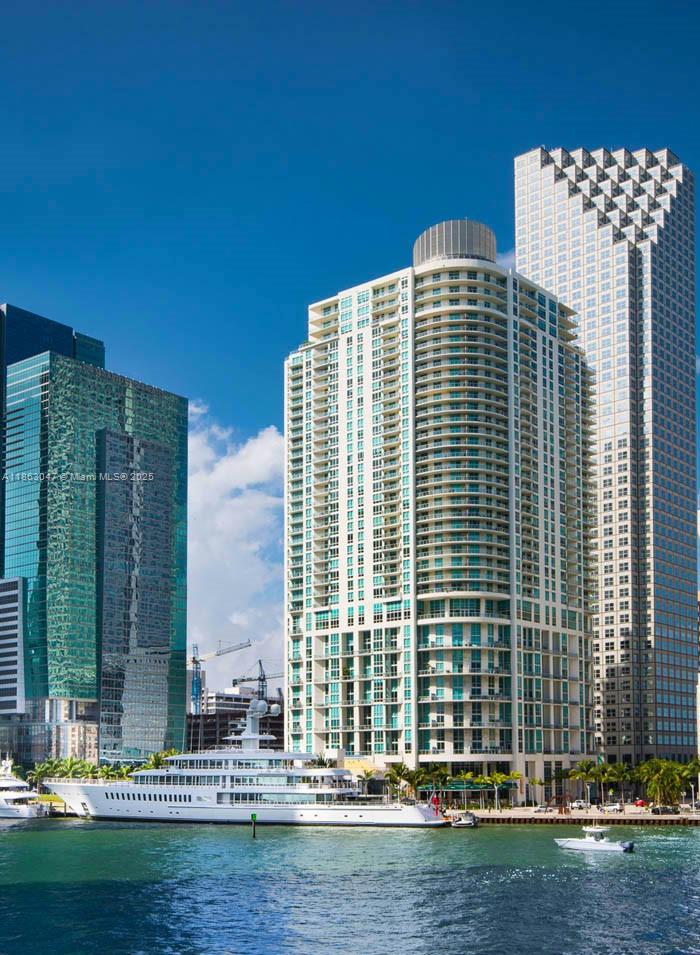 300 S Biscayne Blvd #T-1803, Miami FL 33131