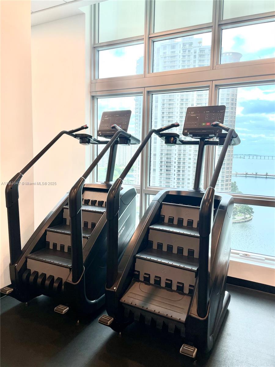300 S Biscayne Blvd #T-1803, Miami FL 33131