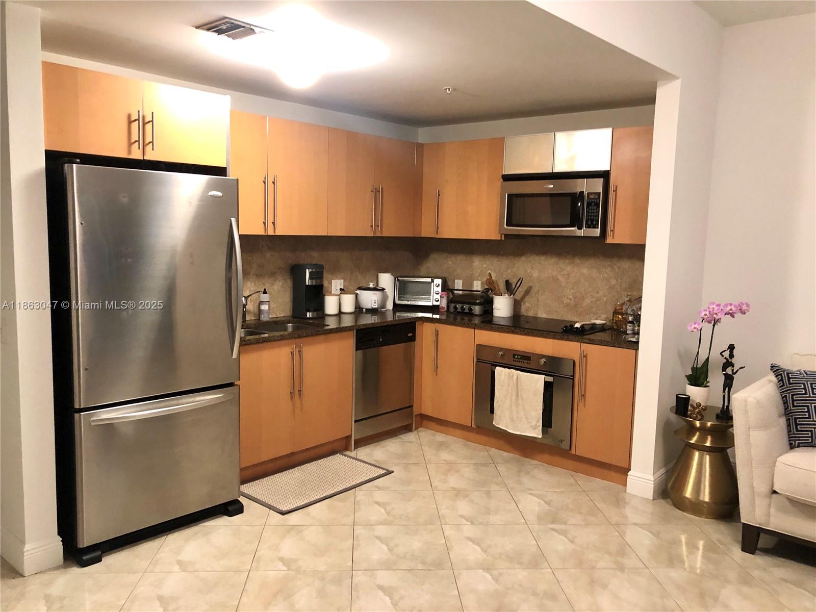 300 S Biscayne Blvd #T-1803, Miami FL 33131