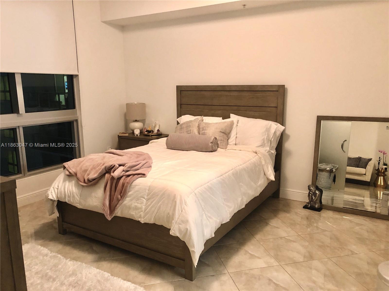 300 S Biscayne Blvd #T-1803, Miami FL 33131