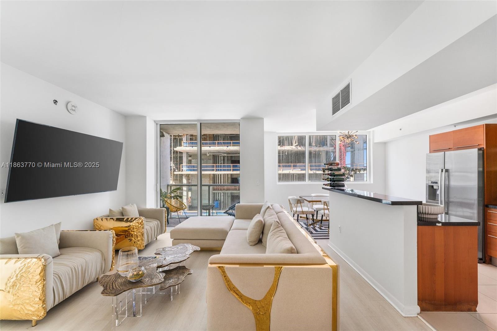 244 Biscayne Blvd #1808, Miami FL 33132
