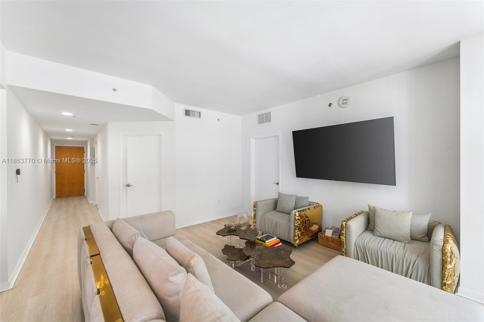 244 Biscayne Blvd #1808, Miami FL 33132