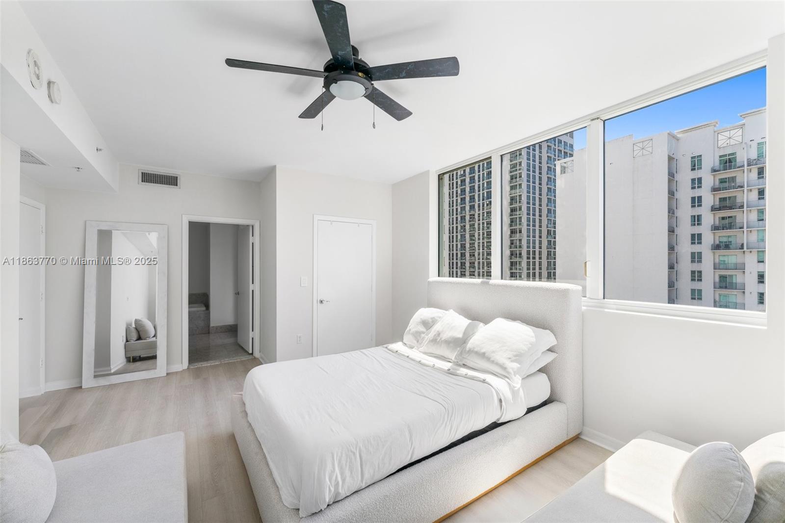 244 Biscayne Blvd #1808, Miami FL 33132