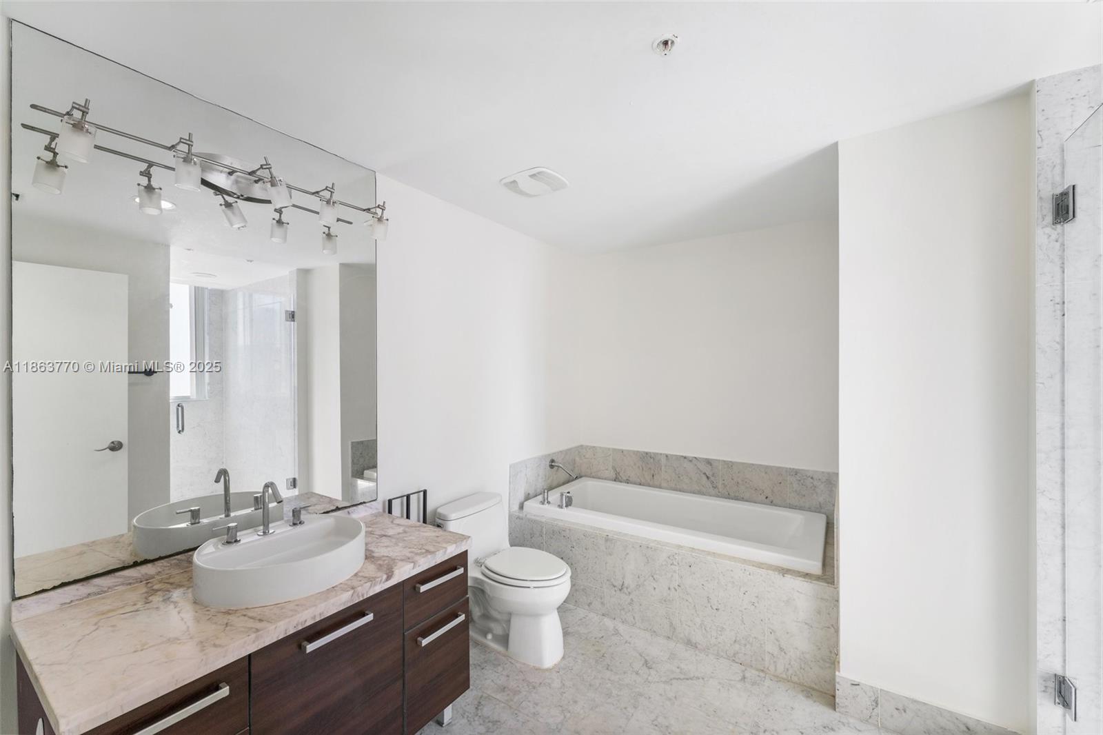 244 Biscayne Blvd #1808, Miami FL 33132