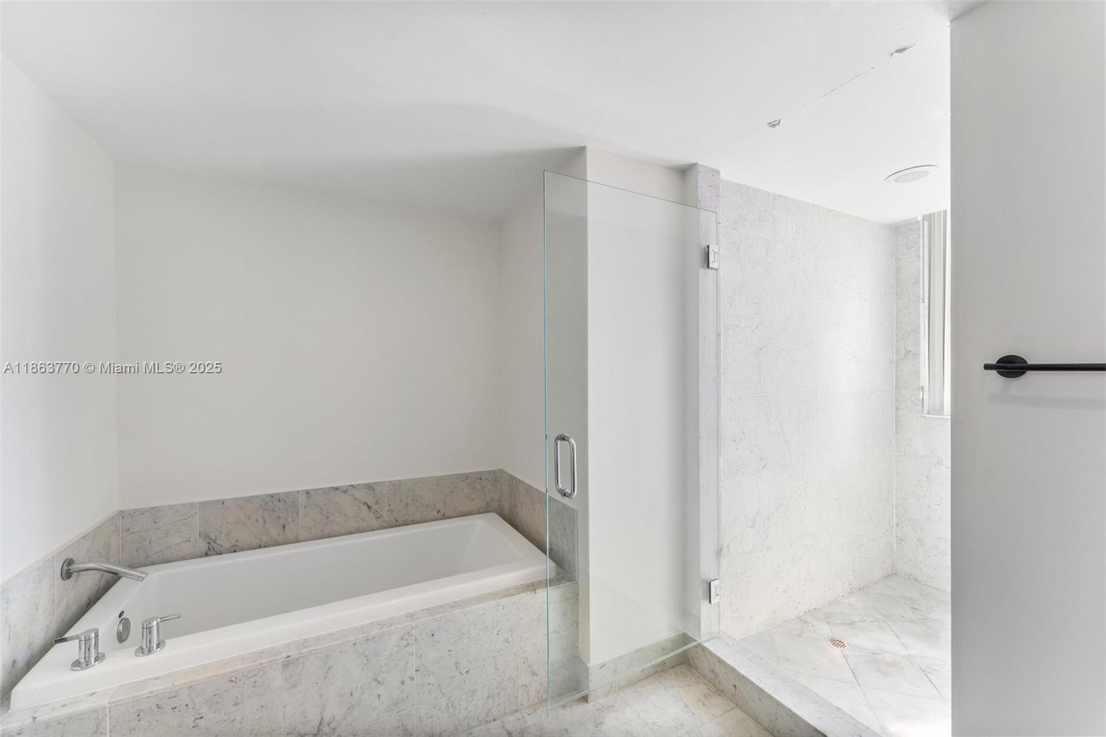 244 Biscayne Blvd #1808, Miami FL 33132
