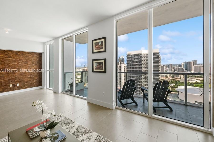 244 Biscayne Blvd #4704, Miami FL 33132