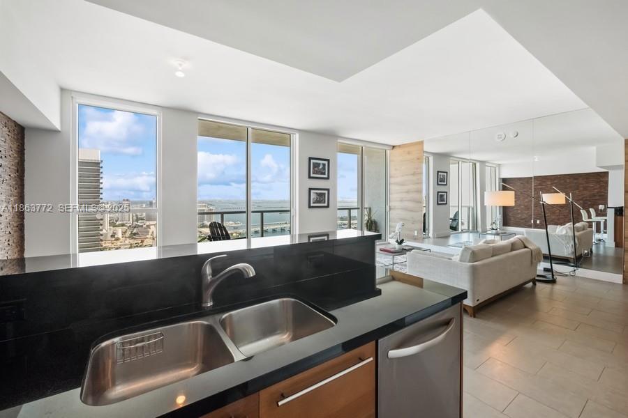 244 Biscayne Blvd #4704, Miami FL 33132