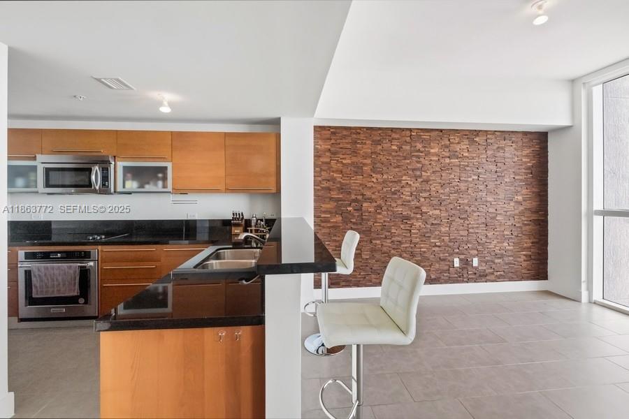 244 Biscayne Blvd #4704, Miami FL 33132
