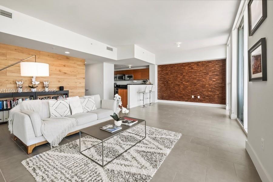 244 Biscayne Blvd #4704, Miami FL 33132