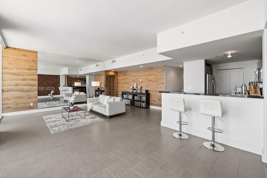 244 Biscayne Blvd #4704, Miami FL 33132