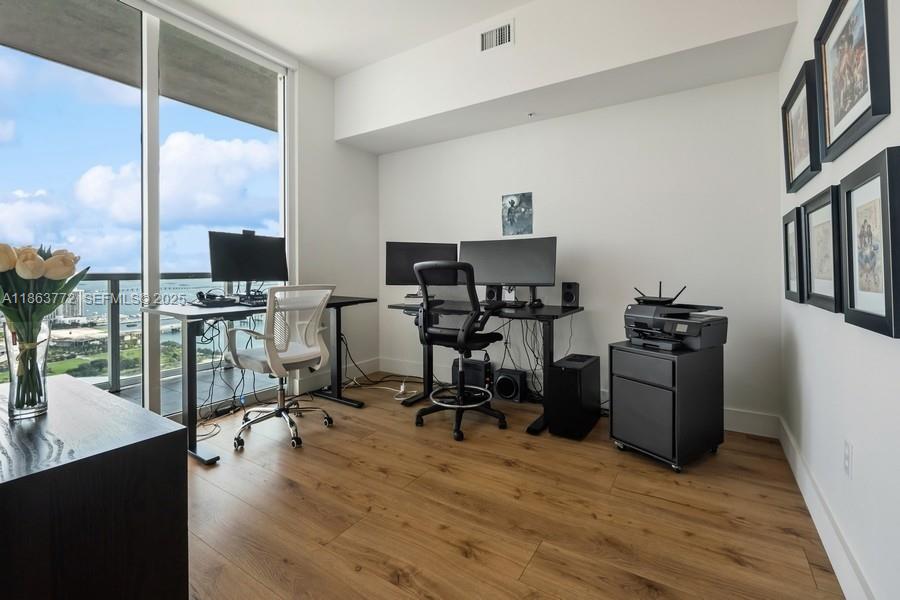 244 Biscayne Blvd #4704, Miami FL 33132