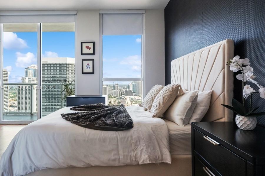 244 Biscayne Blvd #4704, Miami FL 33132