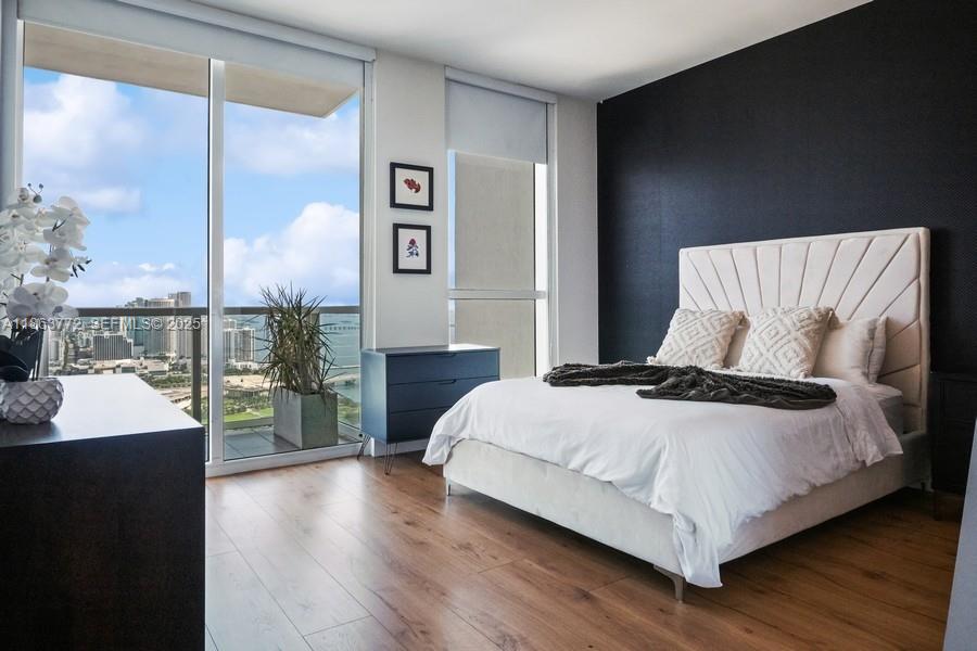 244 Biscayne Blvd #4704, Miami FL 33132