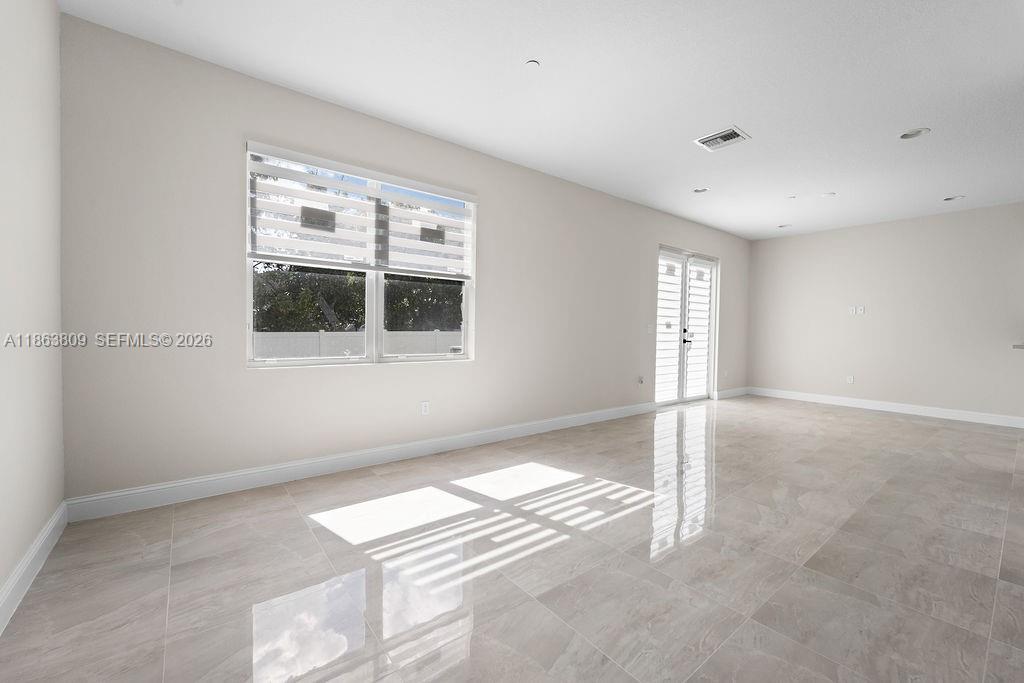 5400 NW 57th Ct, Tamarac FL 33319