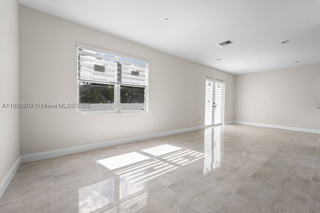 5400 NW 57th Ct, Tamarac FL 33319