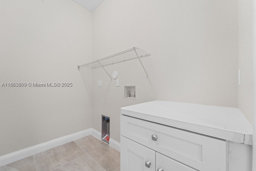 5400 NW 57th Ct, Tamarac FL 33319