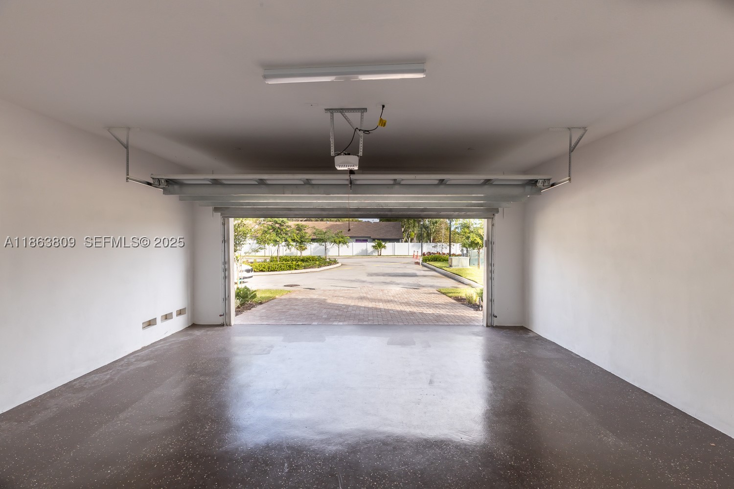 5400 NW 57th Ct, Tamarac FL 33319