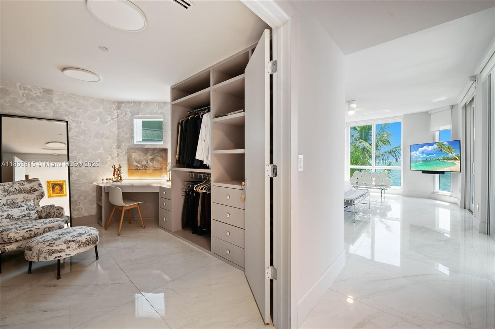 1660 W Glencoe St #401, Miami FL 33133